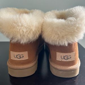 UGG Mini Bailey Button